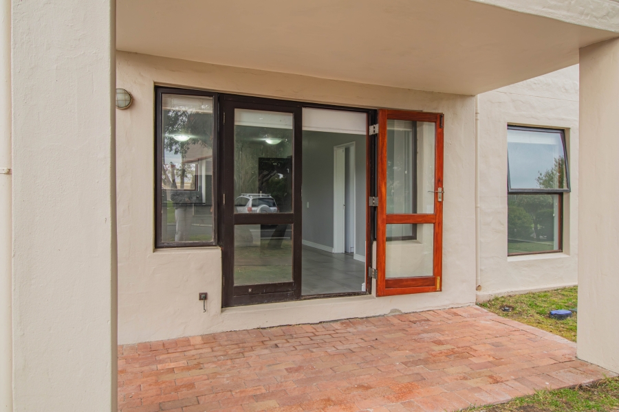 To Let 3 Bedroom Property for Rent in Greenways Golf Estate Western Cape